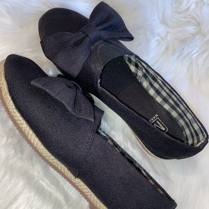 Women’s size 8 black flats